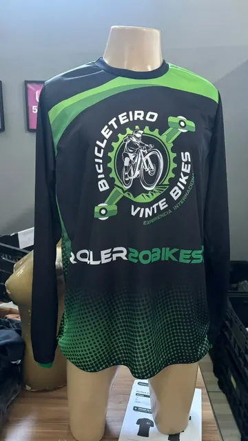 Camiseta manga longa estampada inteira em preto e verde para a Bicicleteiro Vinte Bikes